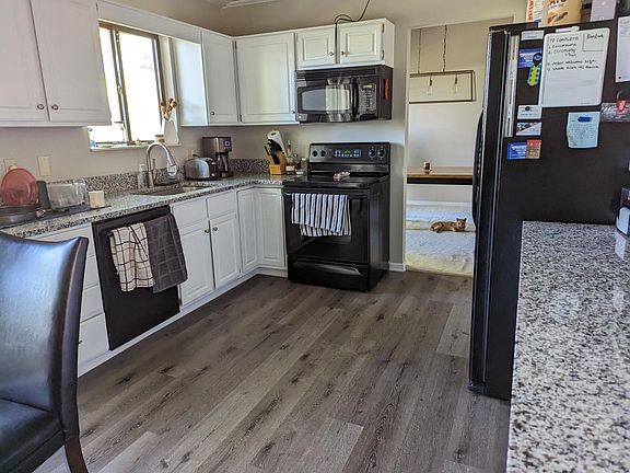 5th image of 1465 Eaton Ave