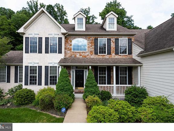 2nd image of 352 Sterling Ln