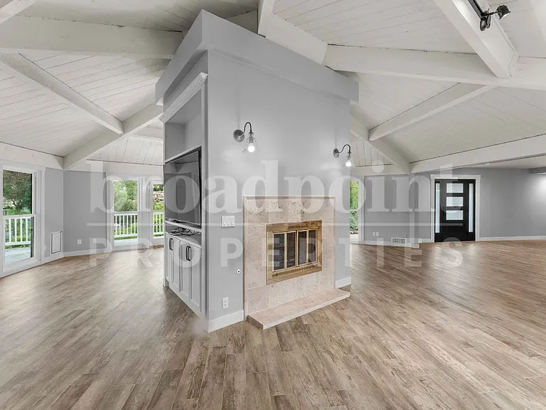 2113 Sleepy Hollow Rd — Photo 15
