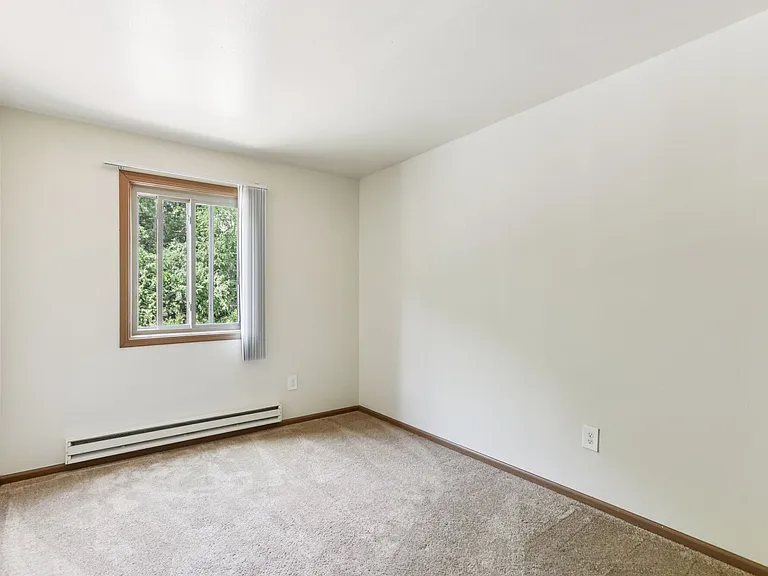 Woodfield Heights Apartments — Photo 48