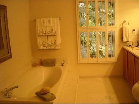 4th image of 3833 Lancewood Dr