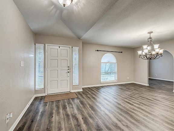 5th image of 2115 Franklin Dr