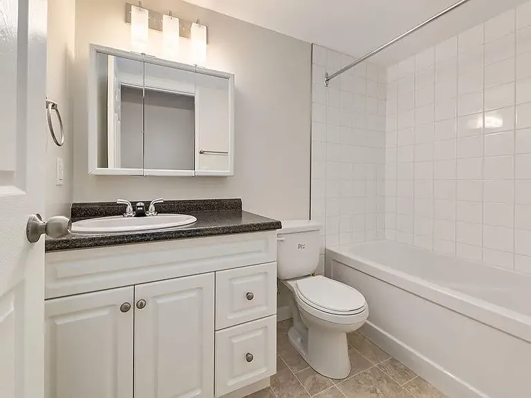 672 College Dr SE #111 — Photo 7