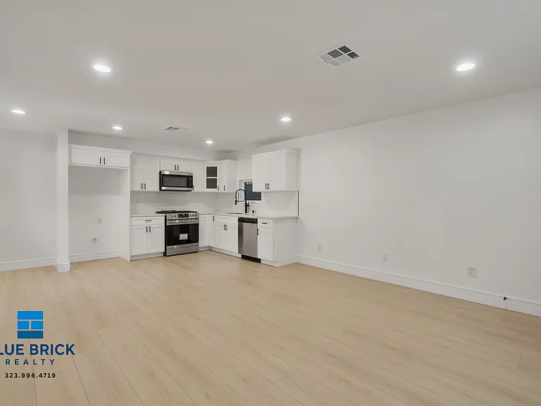 2708 S Cochran Ave #2708 — Photo 6