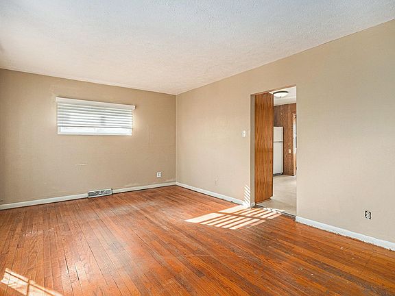 5th image of 604 E Edgar Ave