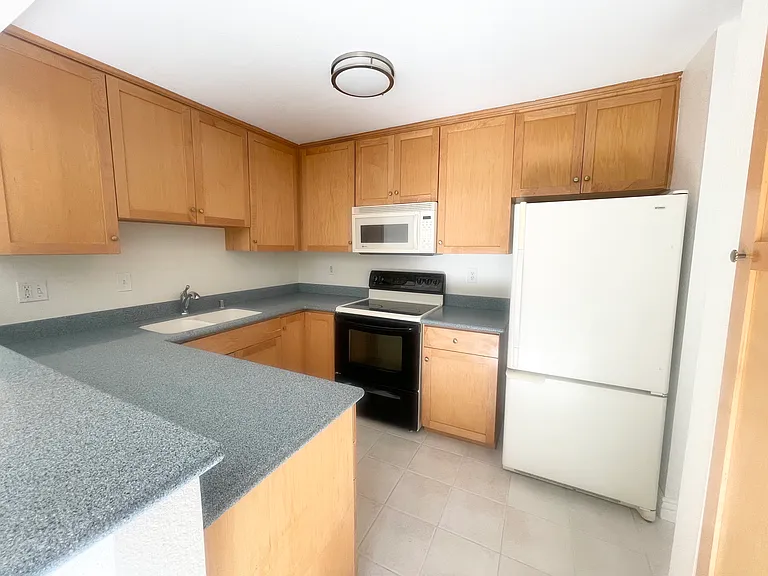 5470 Baltimore Dr #11 — Photo 6