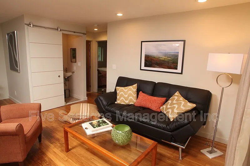 2 bed, 1.5 bath, 846 sqft, $3,100 — Photo 2