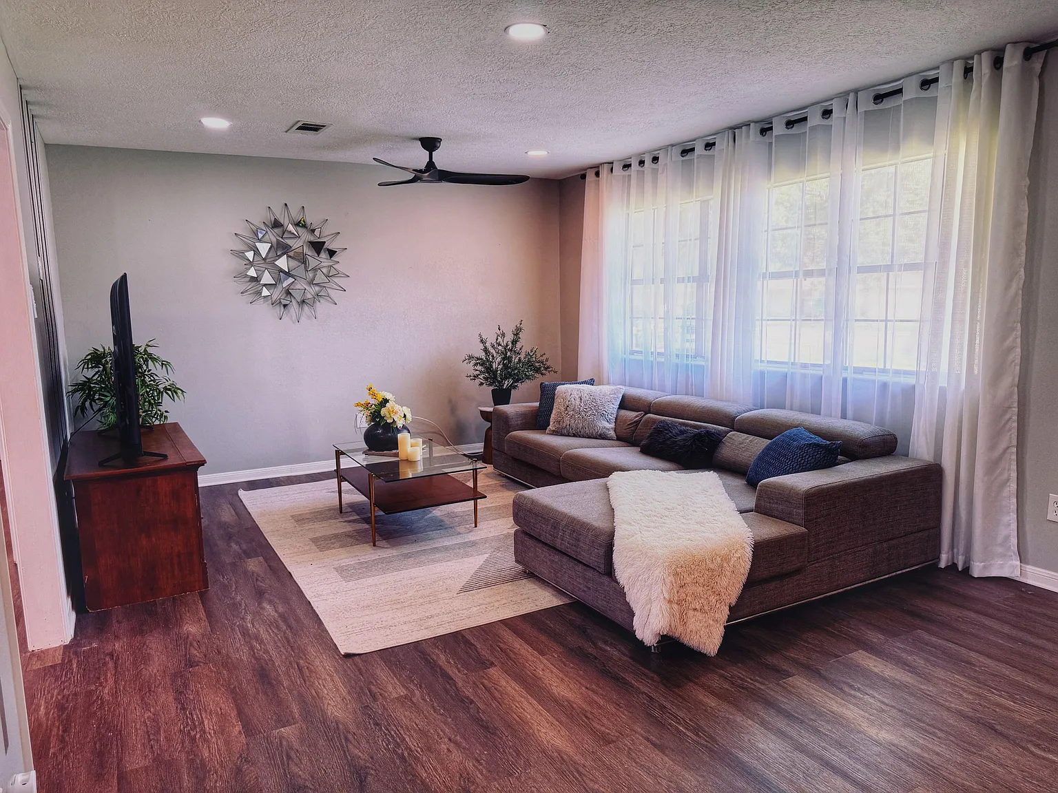 3 bed, 1.0 bath, 1443 sqft, $845 — Photo 3