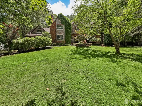 827 Holmdel Rd, Holmdel, NJ 07733