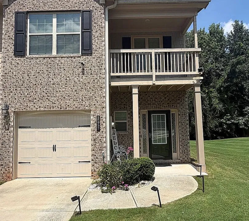 2557 Castellan Dr