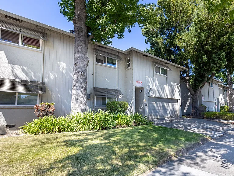 1235 Leigh Apartments — Photo 4