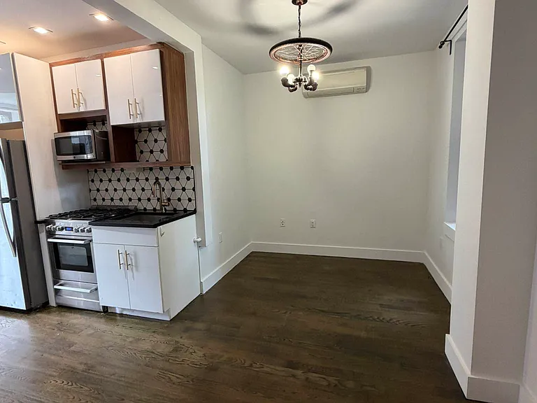 921 Saint Marks Ave #1A — Photo 4