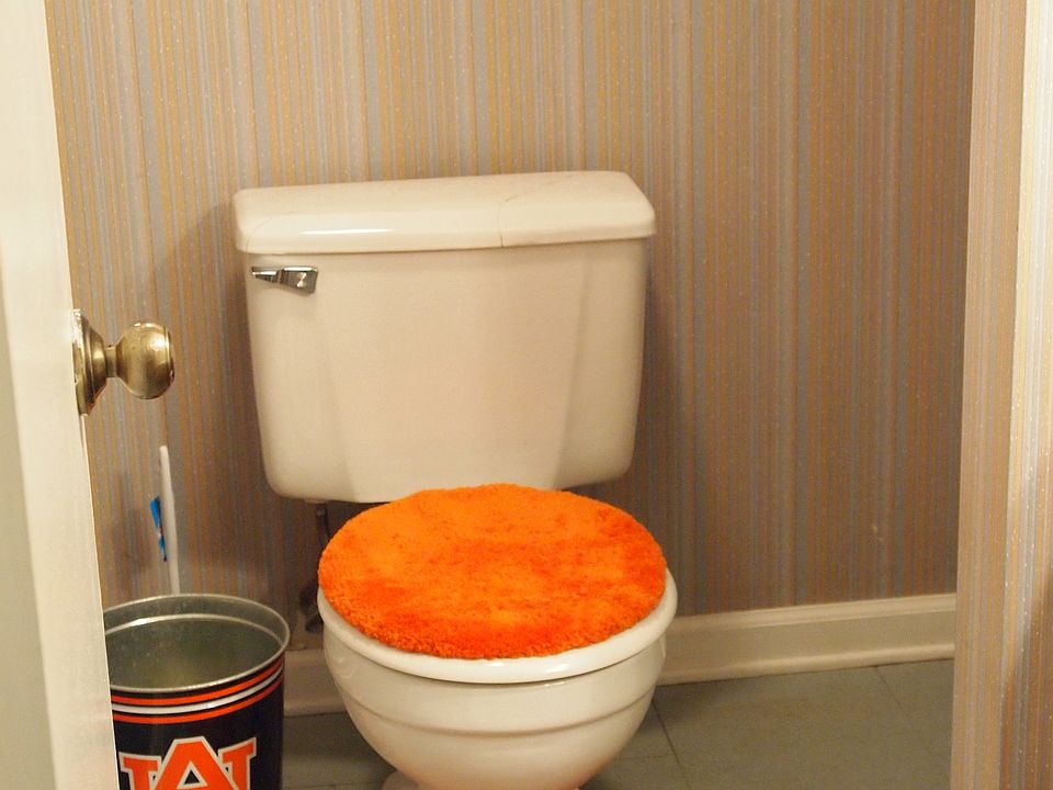 1/2 bath downstairs