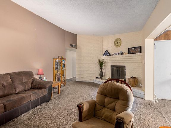 4th image of 302 W Topeka Dr
