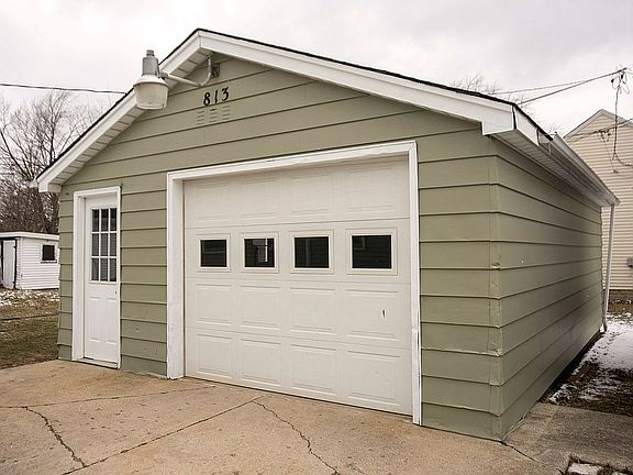 1.5 car garage