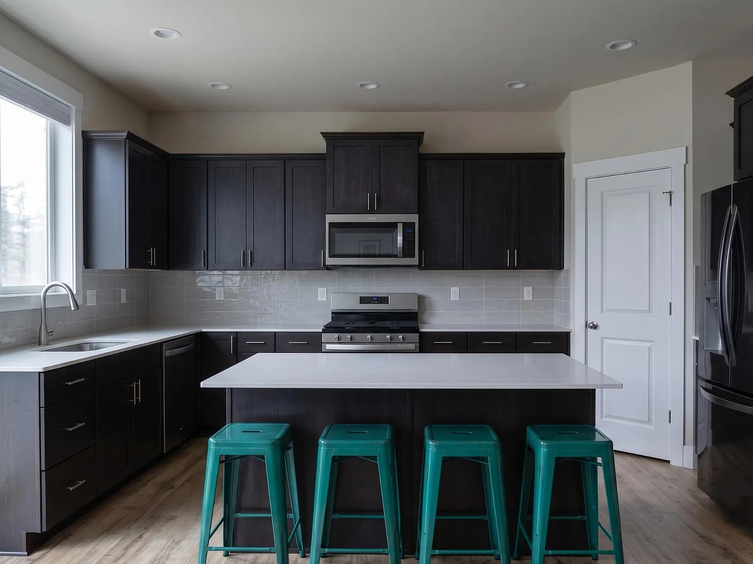4 bed, 3.0 bath, 3058 sqft, $1,287 — Photo 4
