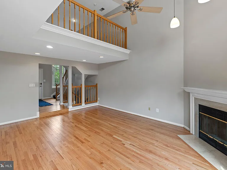 21163 Crocus Ter — Photo 14