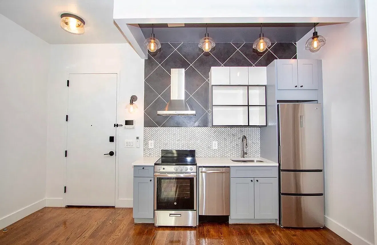 91 Graham Ave — Photo 4