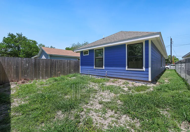 620 E Llano Grande St — Photo 16
