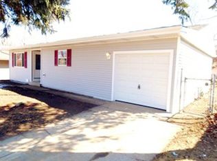 37 Evergreen Ln, Carpentersville, IL