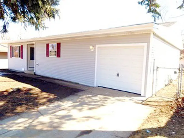 37 Evergreen Ln photo 1