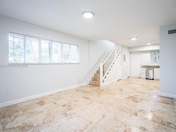 5th image of 2180 Bay Dr APT 1