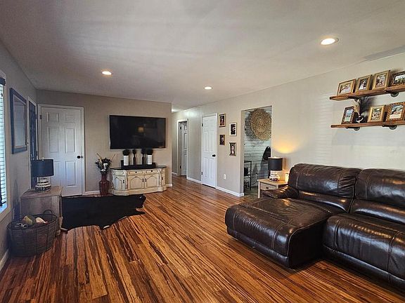 2nd image of 64 Dubois Rd