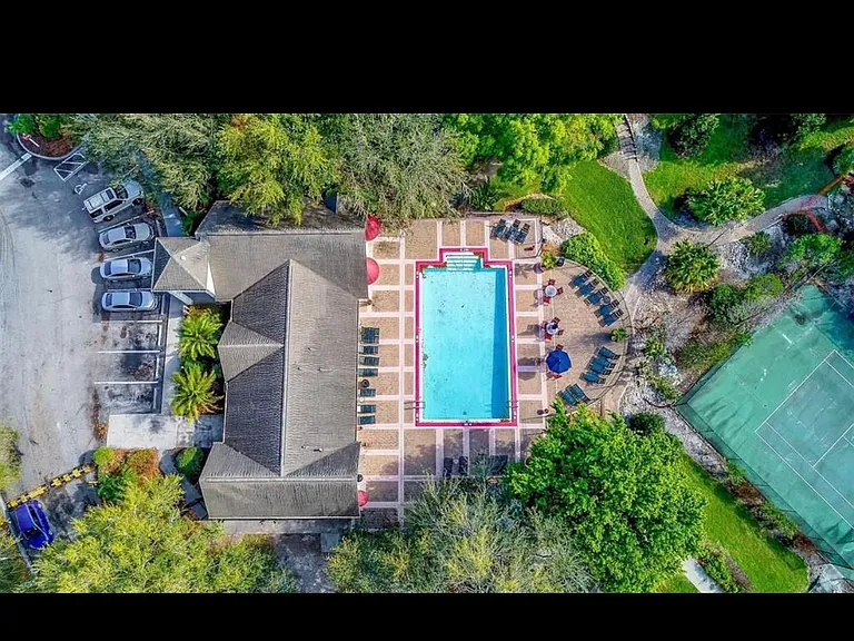 2031 Dixie Belle Dr #C — Photo 8