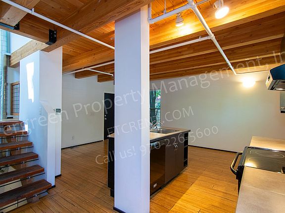 5th image of 318-320 W Myrtle St #318-3