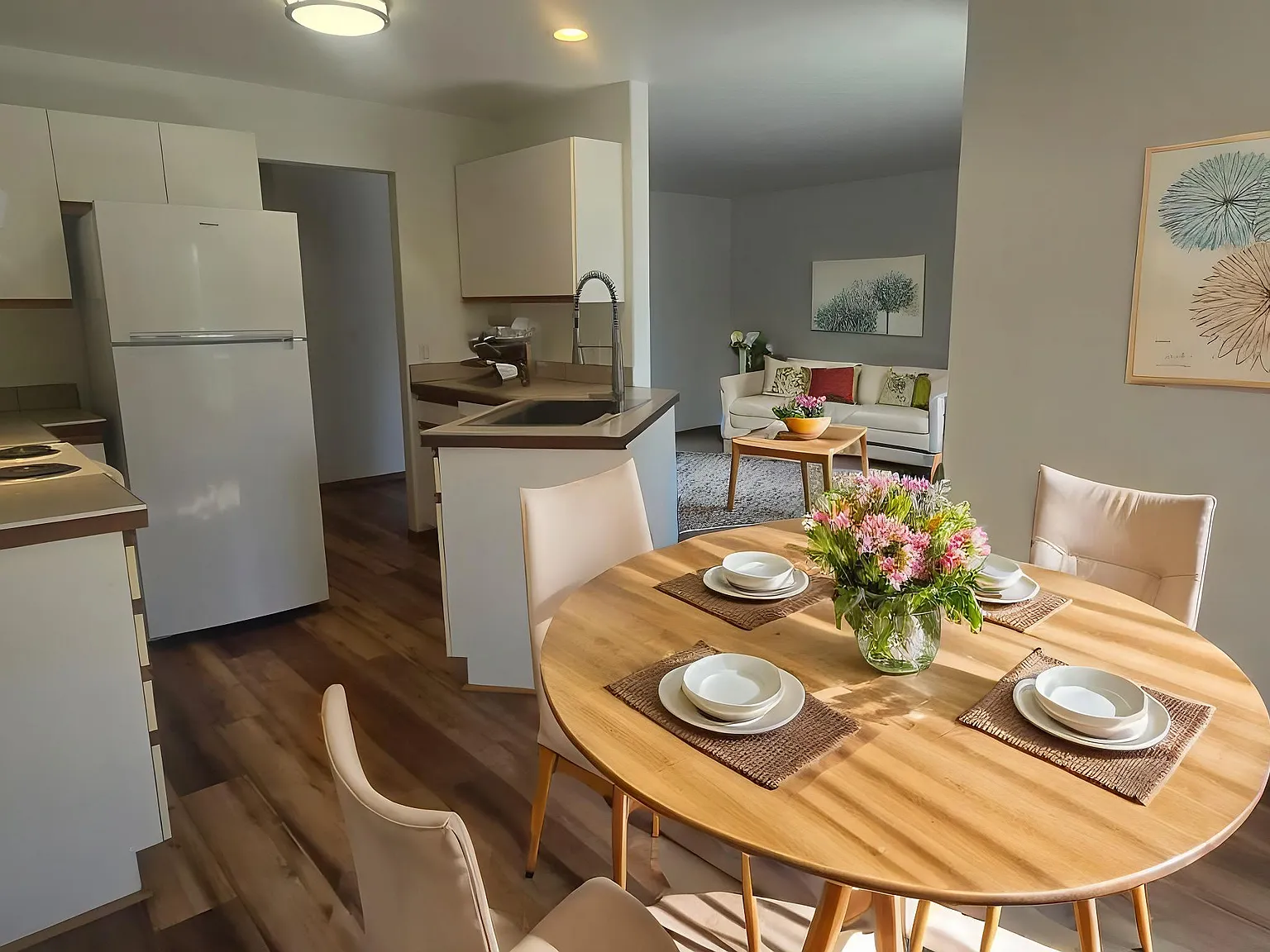 2 bed, 1.5 bath, 1000 sqft, $1,725 — Photo 2