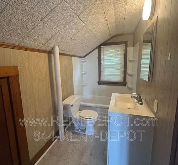 416 E Riverside Dr — Photo 10