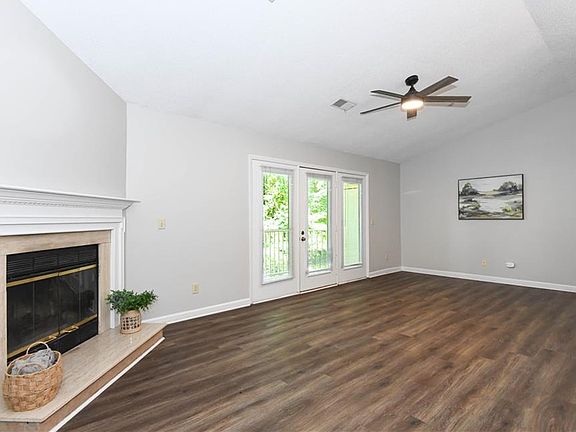 3rd image of 5934 W Friendly Ave Unit K