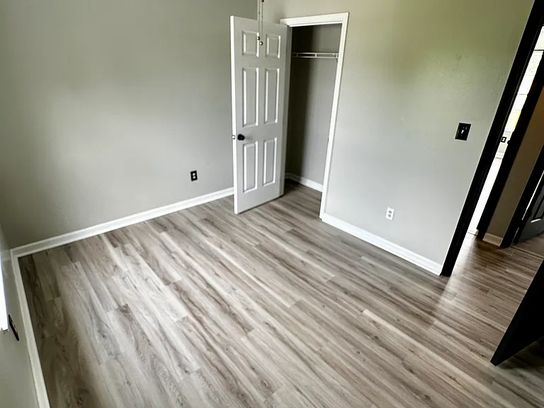 114 Fairfax Dr — Photo 16