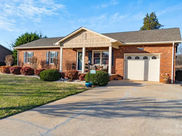 2426 Ashford Dr, Newton, NC 28658