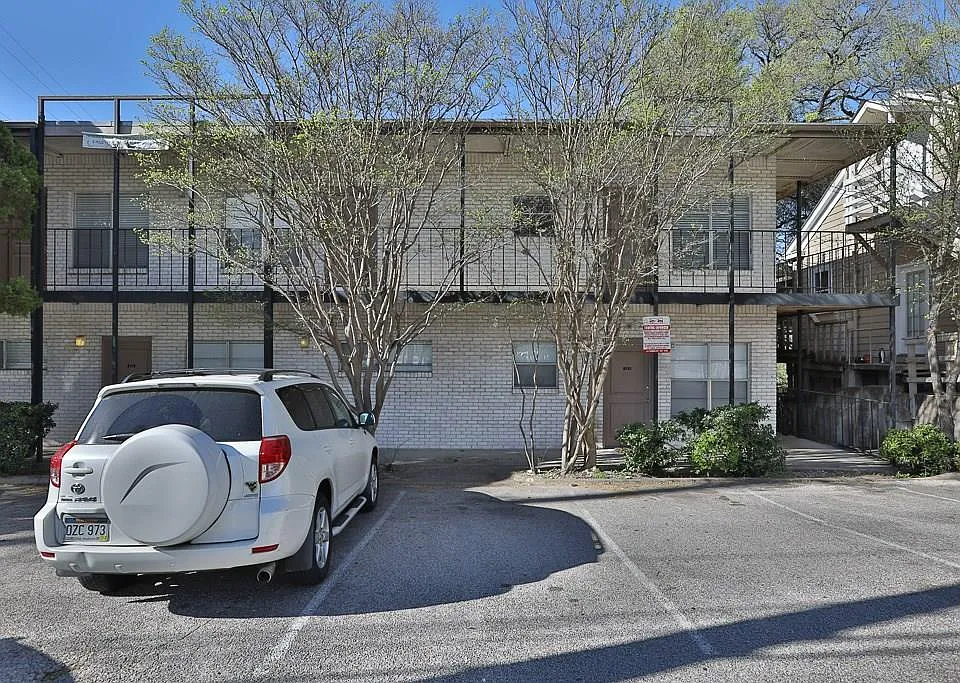 710 E Dean Keeton St #111