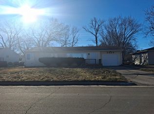 5625 SW 16th St, Topeka, KS 66604