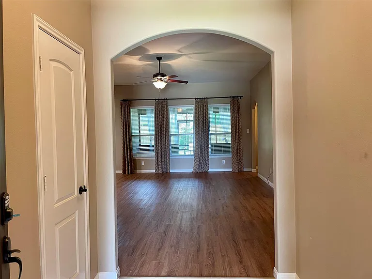 2035 Borthwick Ln — Photo 6