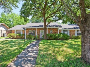 2804 Peachtree Ln, Pantego, TX 76013