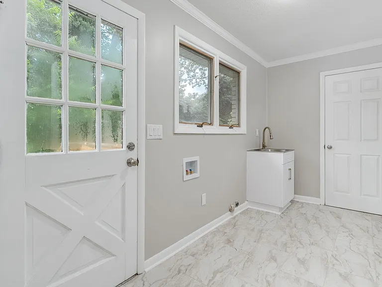 400 Derby Ln #2 — Photo 14