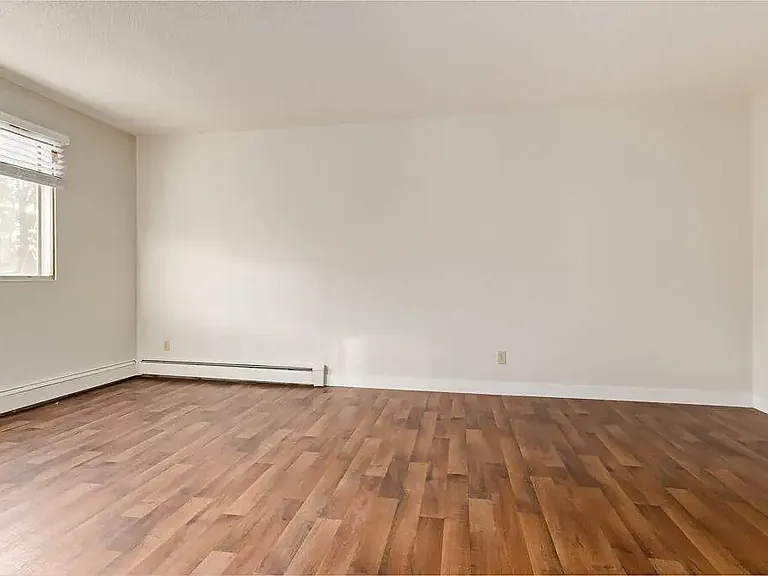 5905 47a Ave #15 — Photo 8