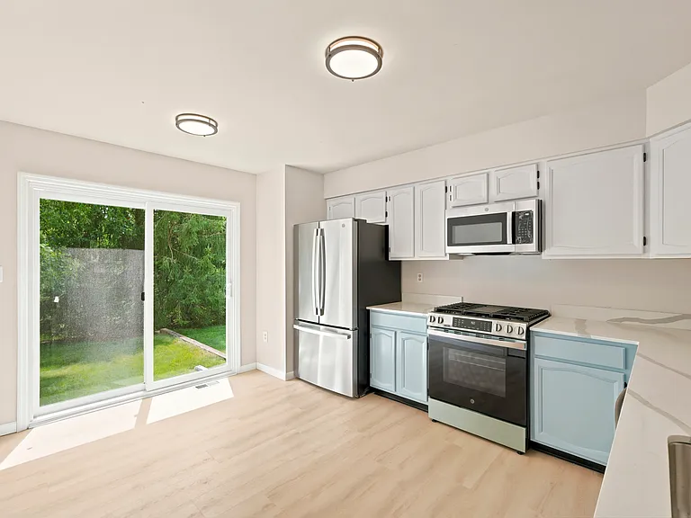 703 Porter Way W — Photo 6