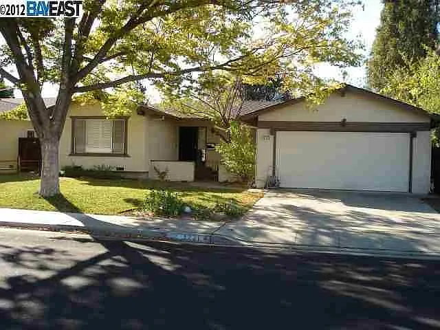1221 Hillcrest Ave photo 1