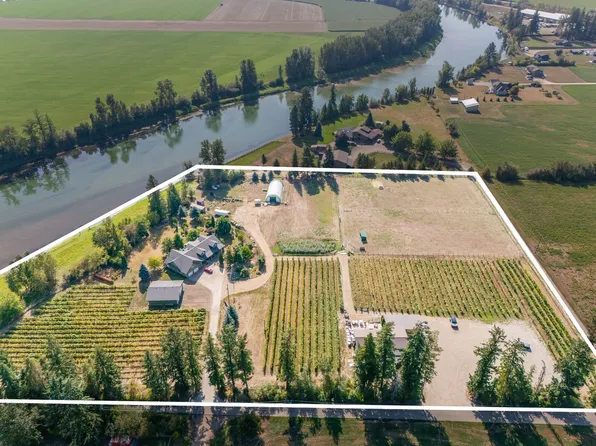 70 Waterside Rd, Enderby, BC V0E 1V3