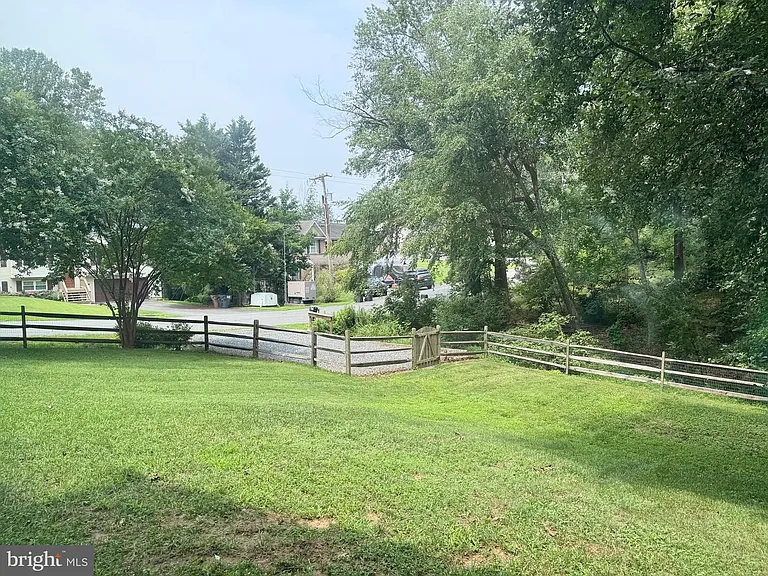 3302 Aquia Dr — Photo 5