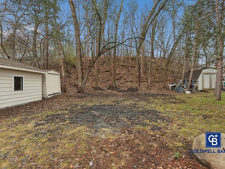 1444 Ames Ave E — Photo 24