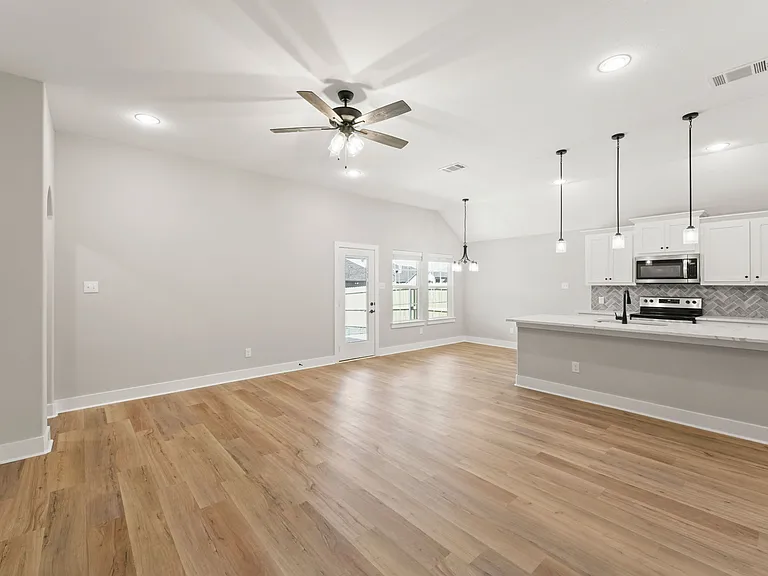 1005 Hardaway Ln — Photo 6