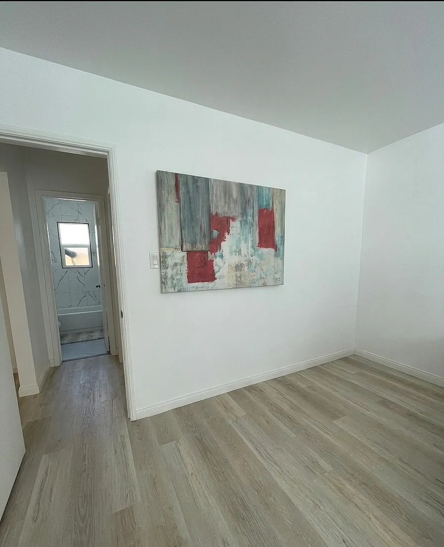 3 bed, 668 sqft, $3,200 — Photo 2
