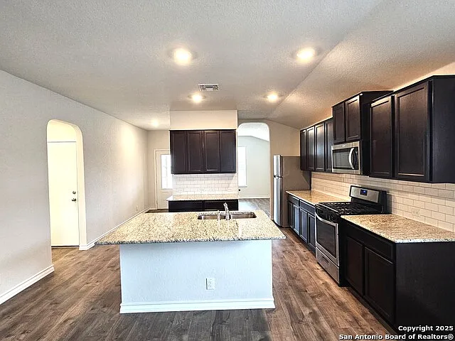3 bed, 2.0 bath, 1651 sqft, $1,995 — Photo 4