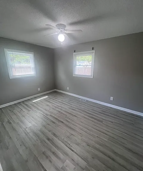 1418 Dobbins Dr — Photo 32