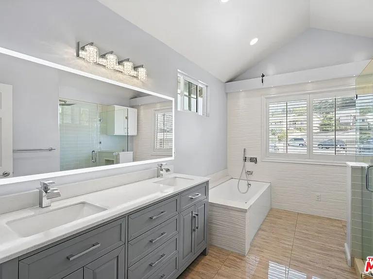 2910 Santa Carlotta St — Photo 22